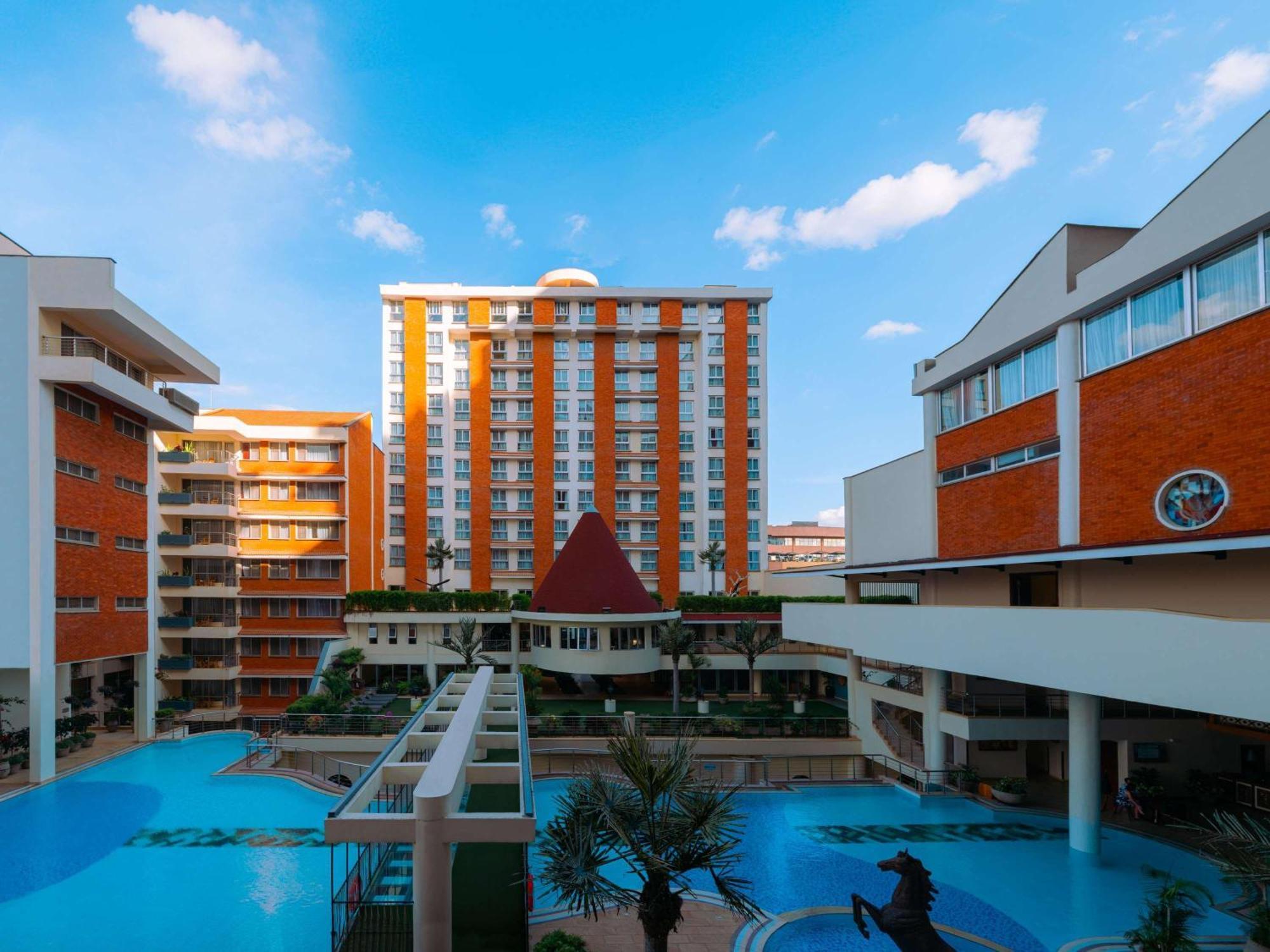 Mövenpick Hotel&Residences Nairobi Exterior foto